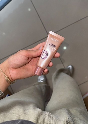 Beden L'Oreal Lumi Glotion 102