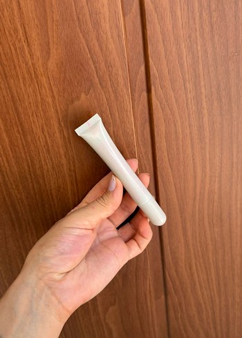 Pastel Bej Dudak Parlatıcısı - Görsel 2