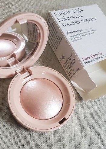 Rare Beauty Pastel Bej Aydınlatıcı