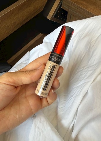 L'Oreal Parlak Bej Kapatıcı