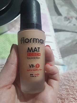 Flormar mat touch fondöten 