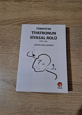 Türkiye'de Tiyatronun Siyasal Rolü Kitabı