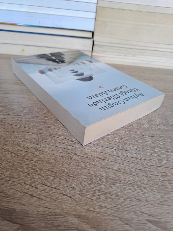 Ayhan Ongun - Yüreği Ellerinde Gezen Adam - Görsel 4