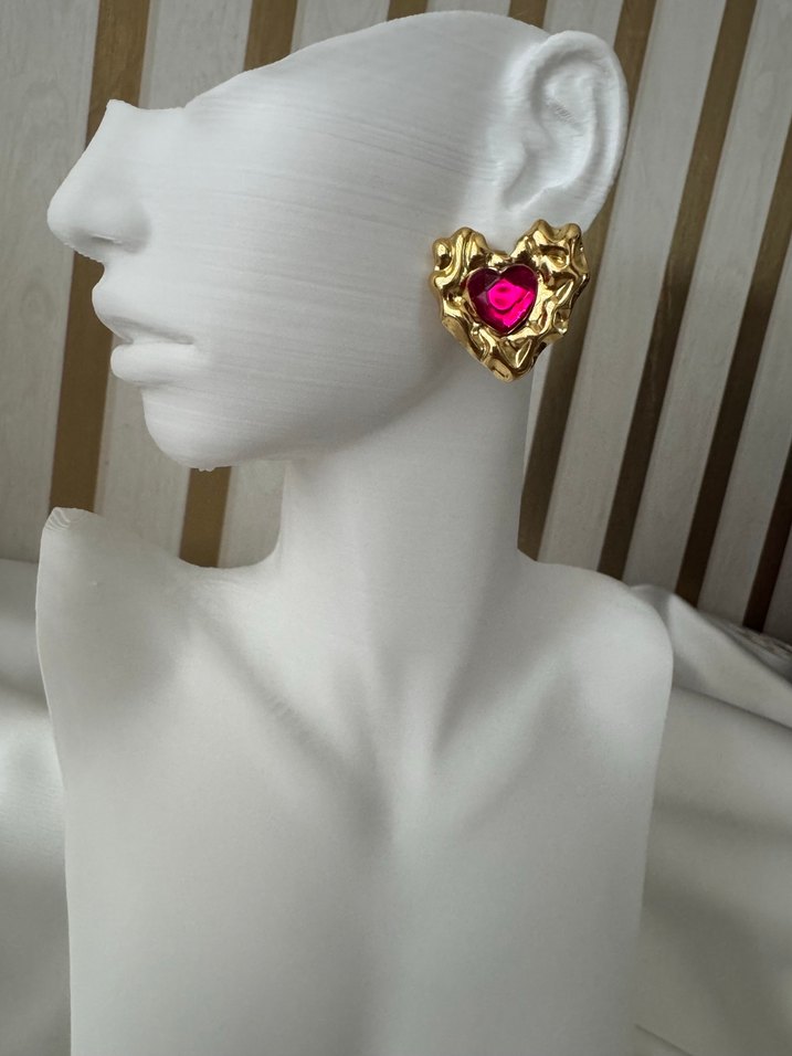 Altın Renkli Kalp Şeklinde Gösterişli Küpe - Görsel 2