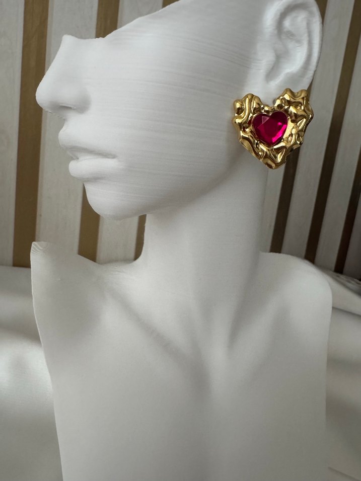 Altın Renkli Kalp Şeklinde Gösterişli Küpe - Görsel 4