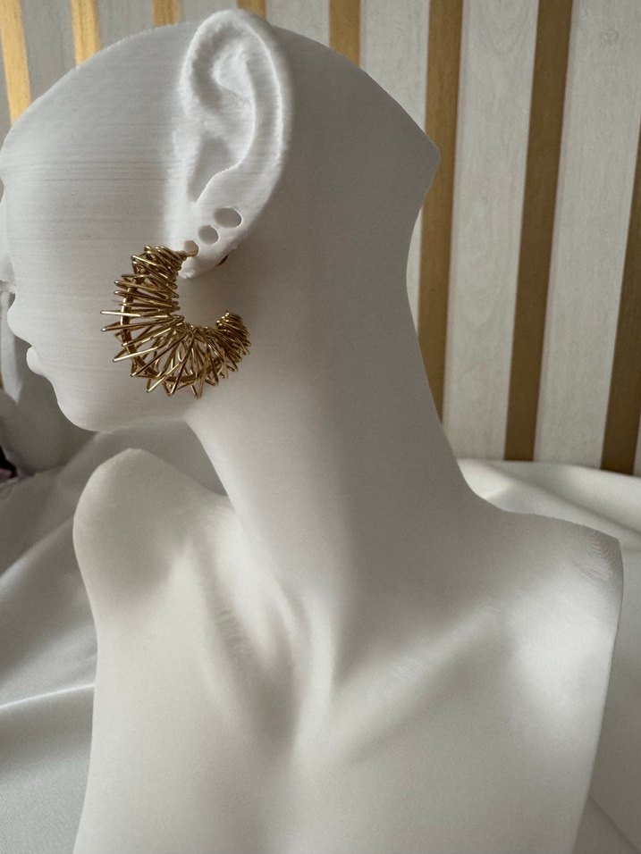 Altın Renkli Mini Boncuklu Yılan Desenli Küpe - Görsel 2