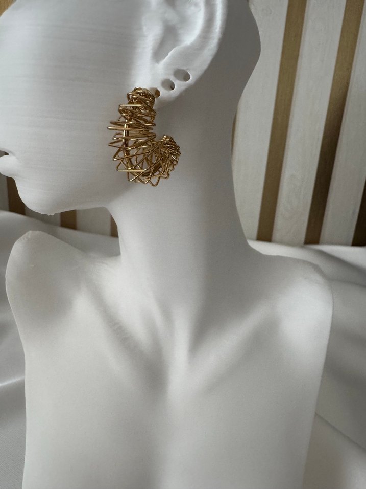 Altın Renkli Mini Boncuklu Yılan Desenli Küpe - Görsel 5