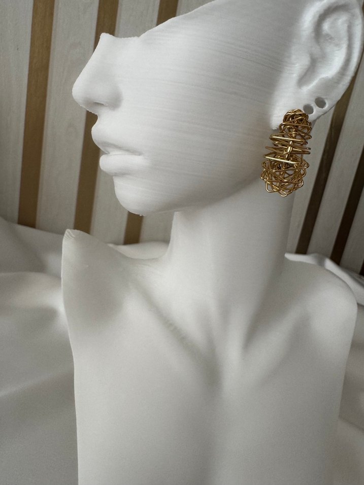 Altın Renkli Mini Boncuklu Yılan Desenli Küpe - Görsel 4