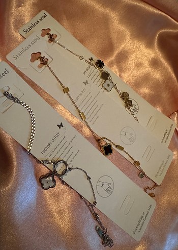 Zincir Detaylı Altın Rengi Kadın El Zinciri - Görsel 2