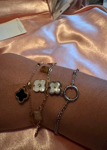 Zincir Detaylı Altın Rengi Kadın El Zinciri - Görsel 4