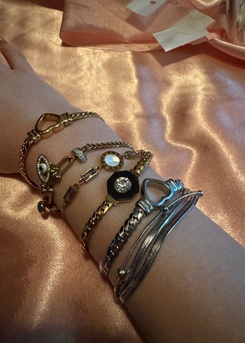 Zincir Detaylı Altın Rengi Kadın El Zinciri - Görsel 7