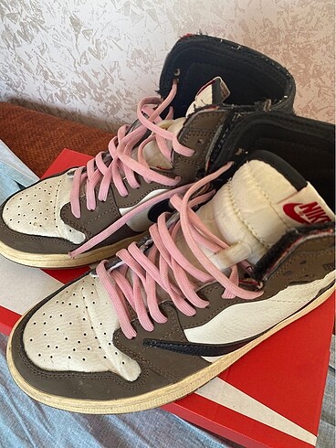 Nike travis scott x jordan