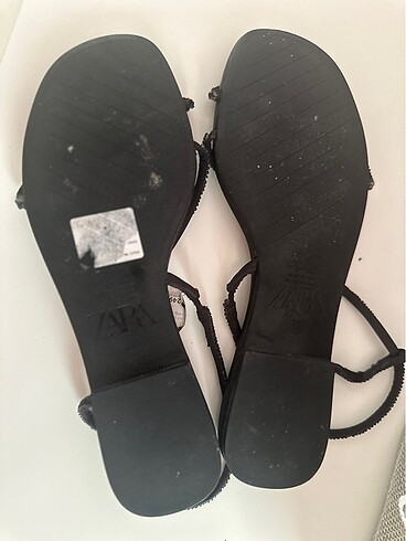 37 Beden Zara sandalet etiketli
