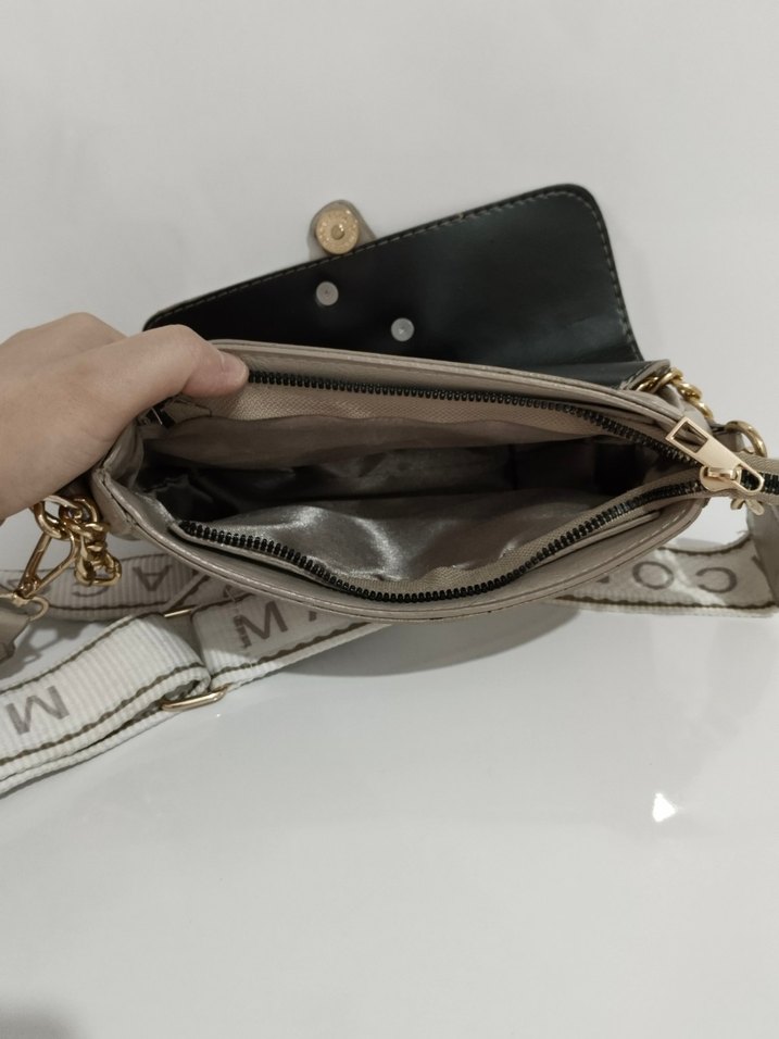 Bej Yılan Desenli Zincir Detaylı Deri Çanta - Görsel 3