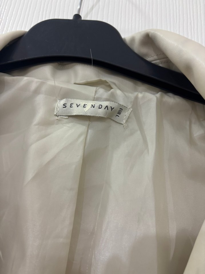 Bej Deri Kemerli Kadın Ceket - Görsel 3