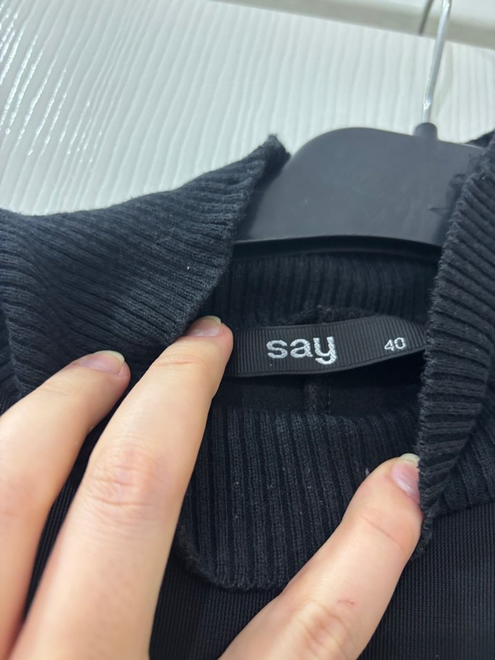 Siyah Kolsuz Yüksek Yakalı Midi Elbise - Görsel 2