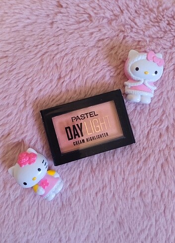 pastel cream highlighter