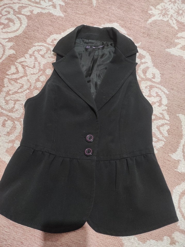 Siyah Düğmeli Kolsuz Yelek - Görsel 2