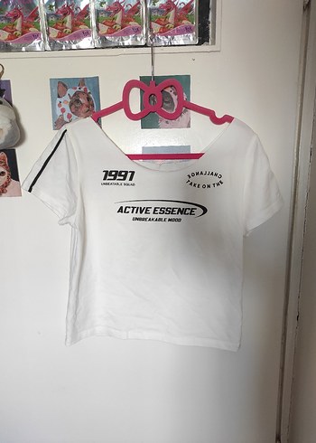 Beyaz düşük omuzlu racer tişört