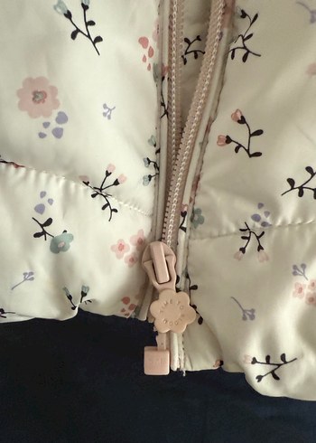 Kız Çocuk Baskılı Beyaz Kapüşonlu Yelek - Görsel 2