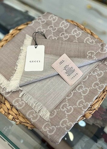 Gucci yün ipek şal 