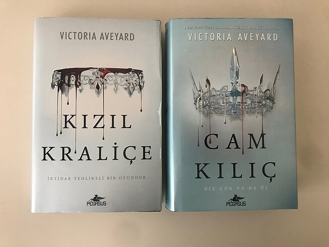 Kızıl Kraliçe Serisi Cam Kılıç 2 Kitap