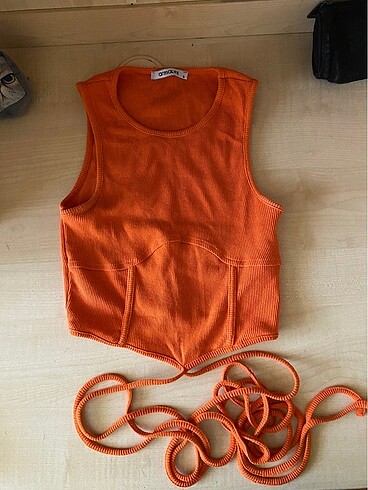 turuncu crop bluz