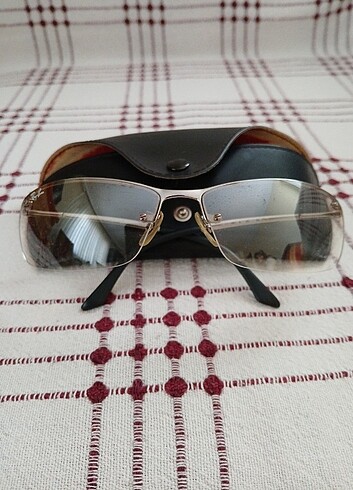 Ray ban orijinal güneş gözlüğü.