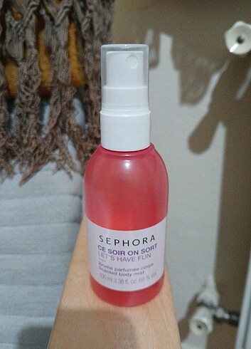 Sephora vücut parfümü.