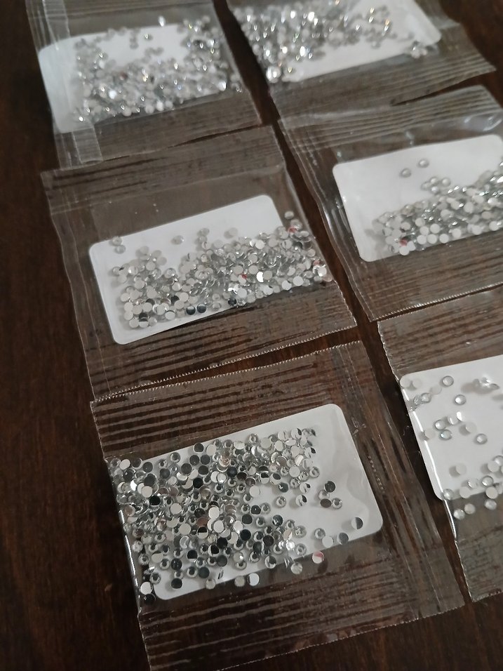 Tırnak Süslemeleri, parlak gümüş rengindedir. - Görsel 2