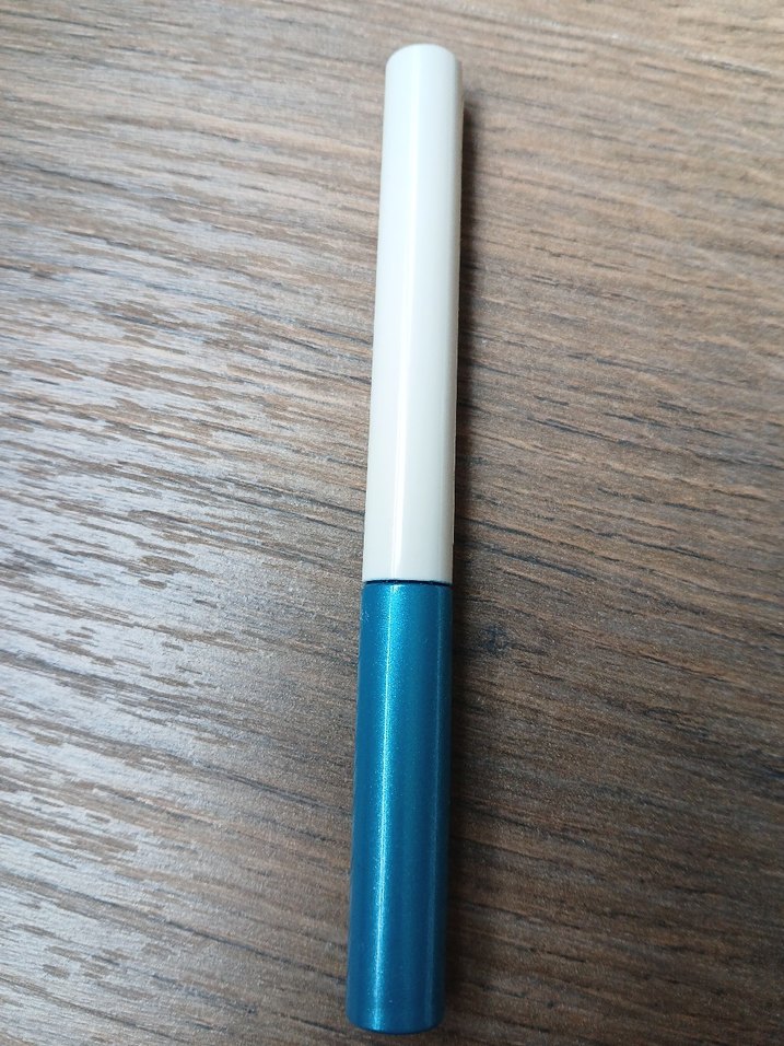 Parlak Mavi Sıvı Eyeliner. H&M - Görsel 3