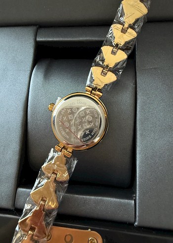 Louis Vuitton Klasik Modern Kadın Altın Saat