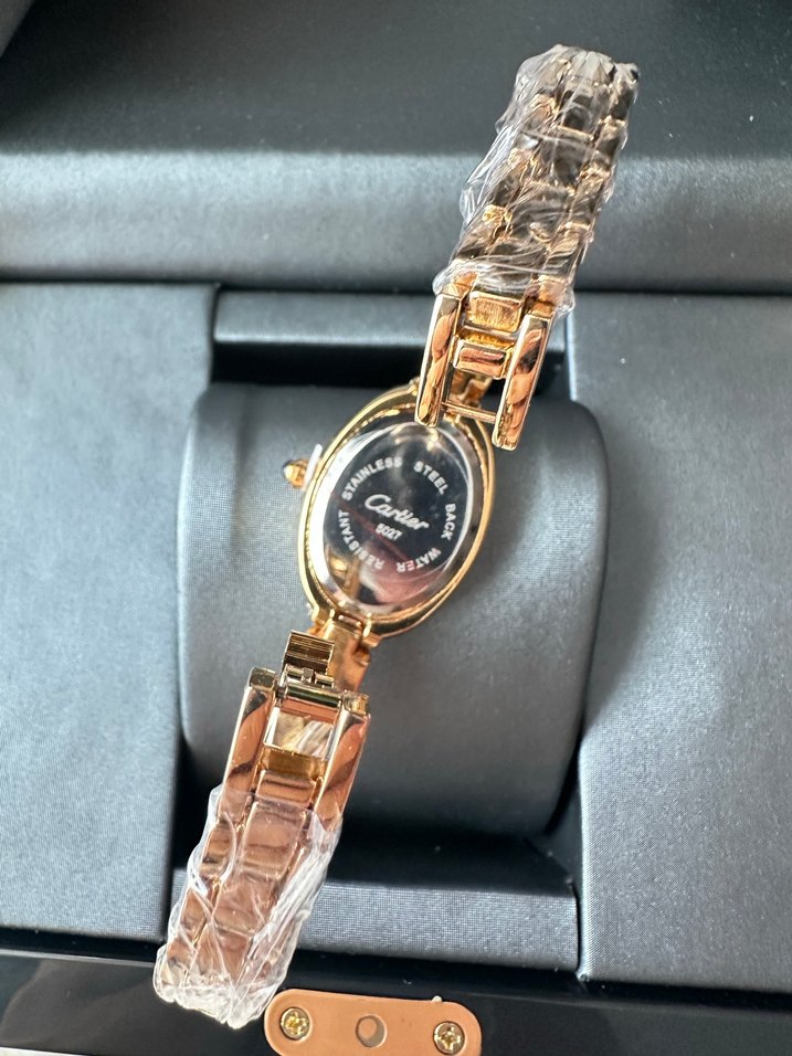 Cartier Beyaz Düğmeli Kadın Kol Saati - Görsel 3