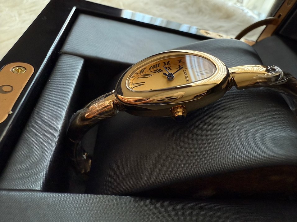 Cartier Parlak Altın Renkli Kadın Klasik Kol Saati - Görsel 2