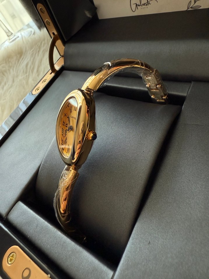 Cartier Parlak Altın Renkli Kadın Klasik Kol Saati - Görsel 3