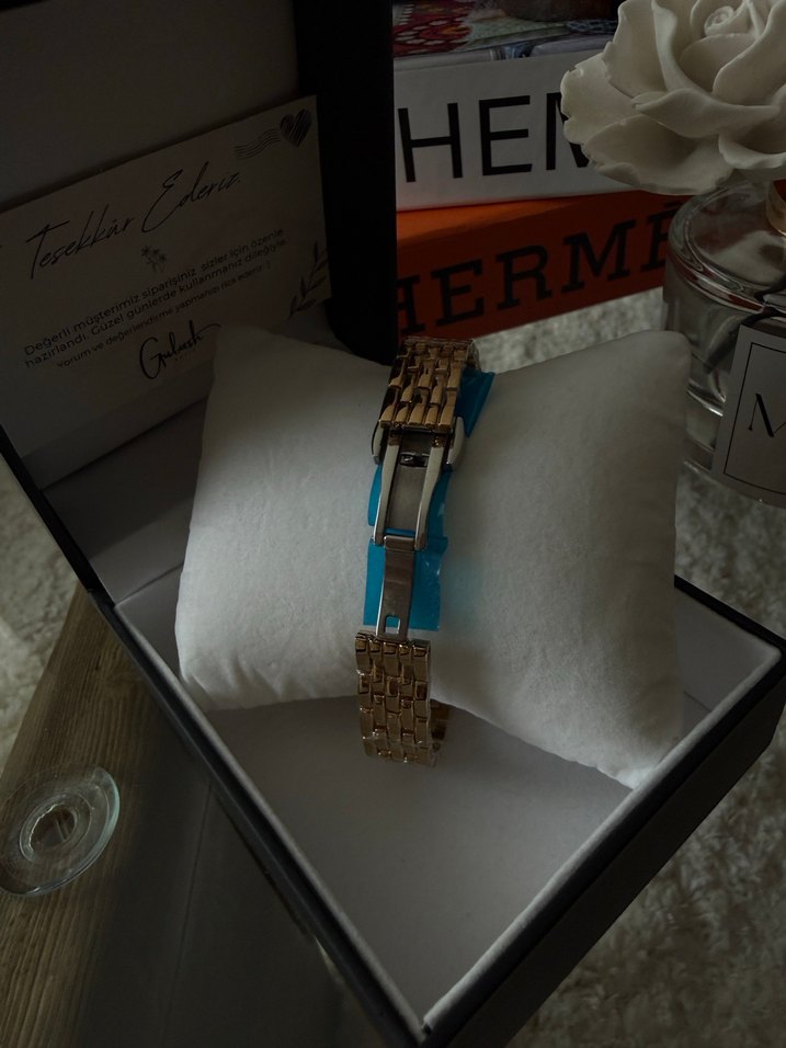 Cartier Altın Renk Modern Klasik Kadın Saati - Görsel 4