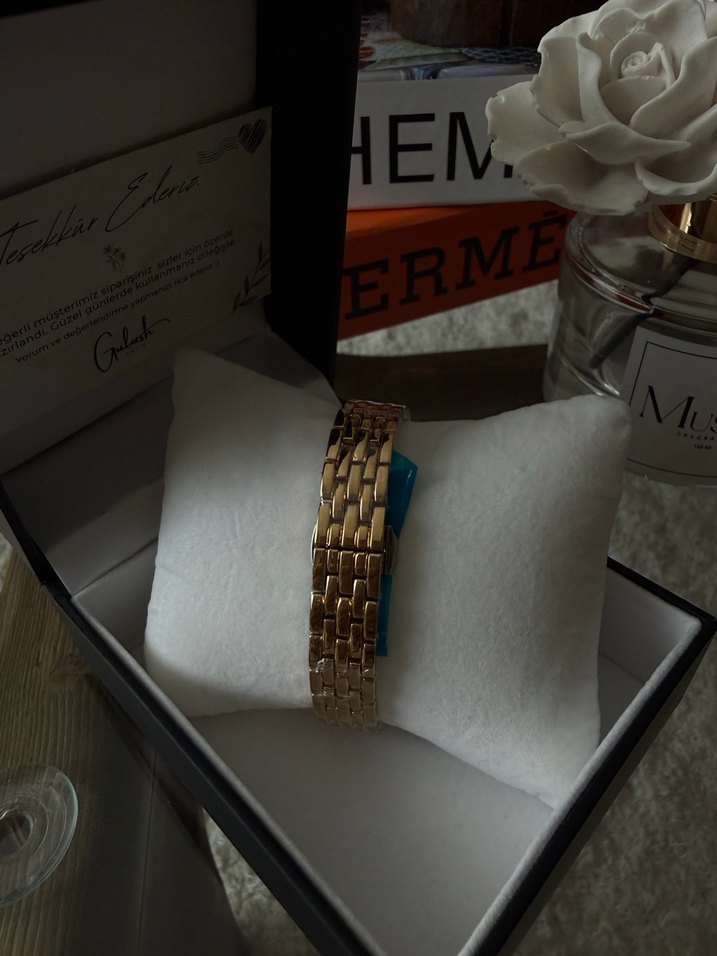 Cartier Altın Renk Modern Klasik Kadın Saati - Görsel 5