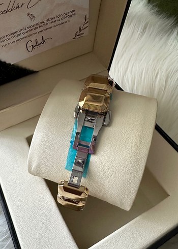 Swarovski Parlak Altın Renkli Sekizgen Kadın Saat - Görsel 4