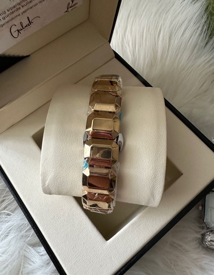 Swarovski Parlak Altın Renkli Sekizgen Kadın Saat - Görsel 2