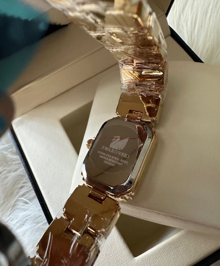 Swarovski Parlak Altın Renkli Sekizgen Kadın Saat - Görsel 3