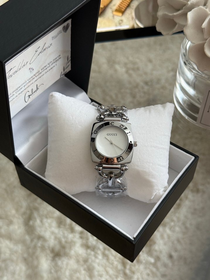 Gucci Zincir Detaylı Beyaz Kadın Saat - Görsel 2
