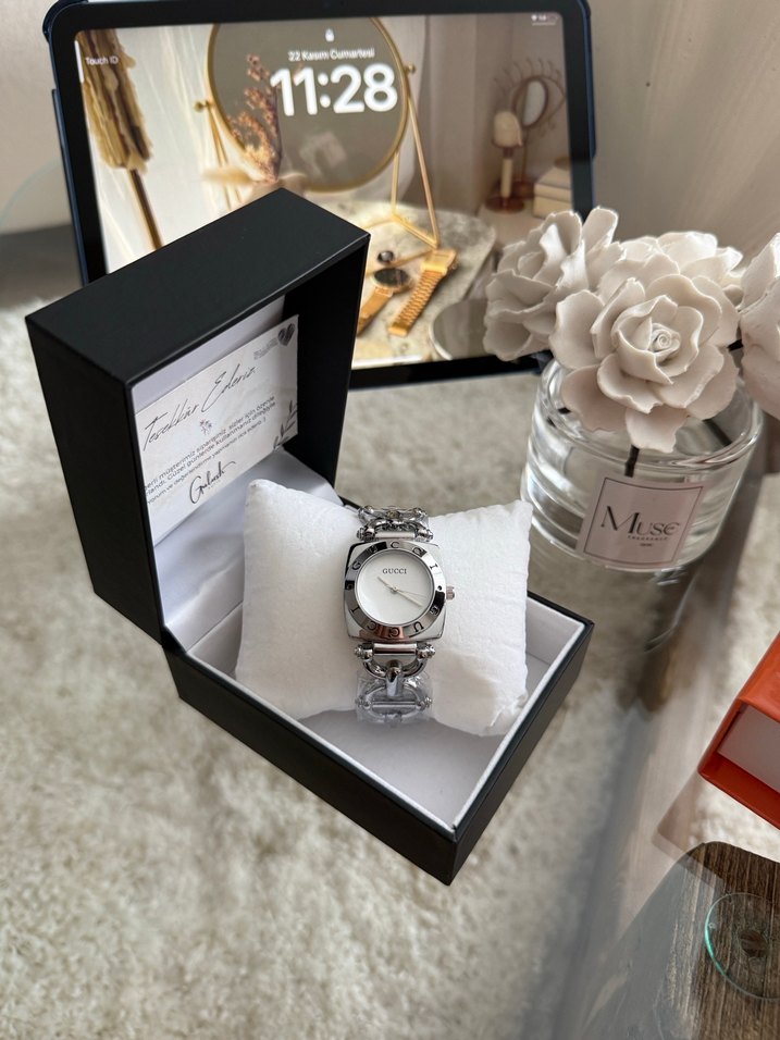 Gucci Zincir Detaylı Beyaz Kadın Saat - Görsel 3