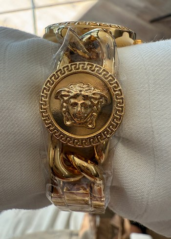 Zincir Detaylı Altın Renk Versace Kadın Saati - Görsel 3