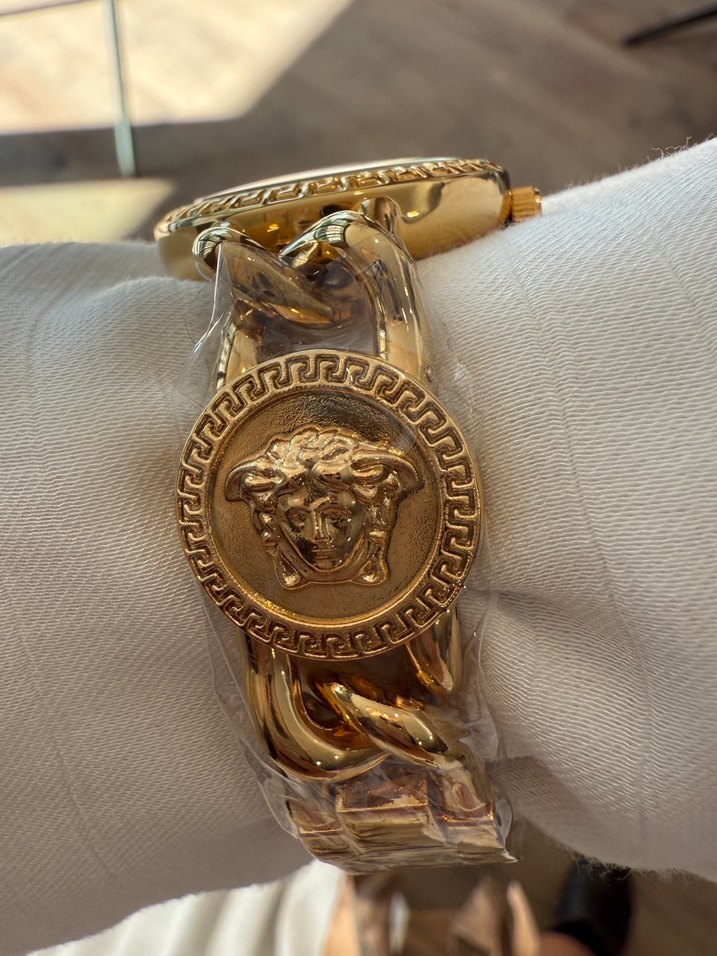 Zincir Detaylı Altın Renk Versace Kadın Saati - Görsel 4