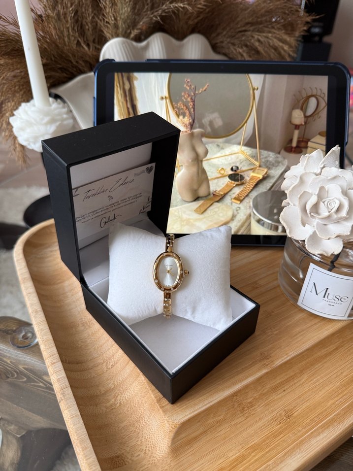 Zarif Taş Detaylı CARTİER Altın Renk Kadın Saati - Görsel 5