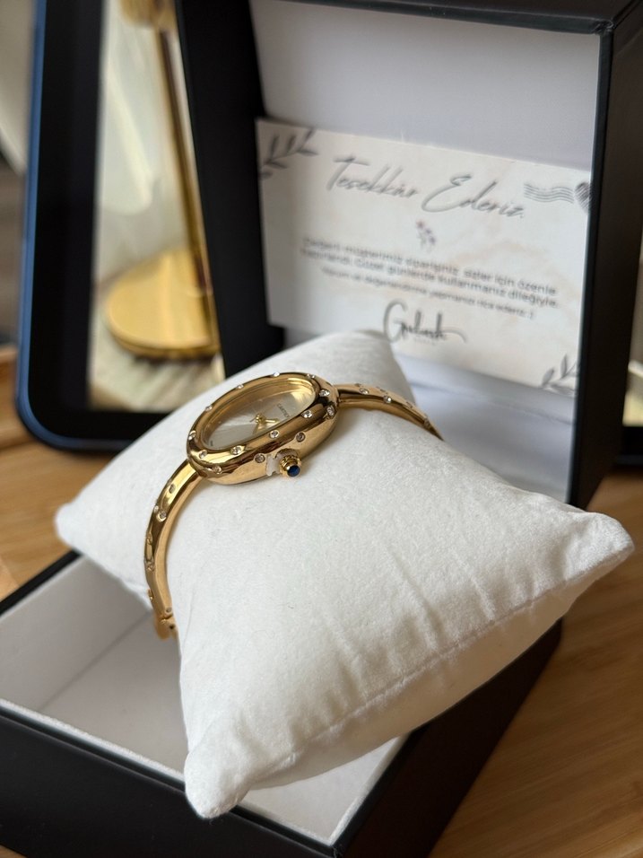 Zarif Taş Detaylı CARTİER Altın Renk Kadın Saati - Görsel 2