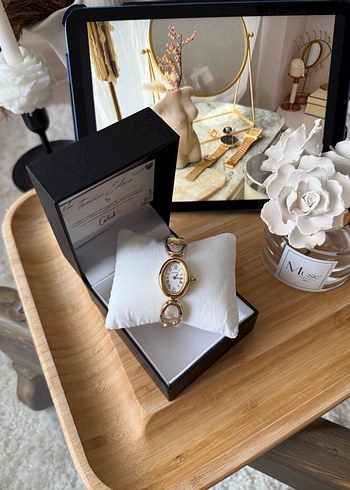 Zincir Detaylı Cartier Altın Renk Kadın Kol Saati - Görsel 2