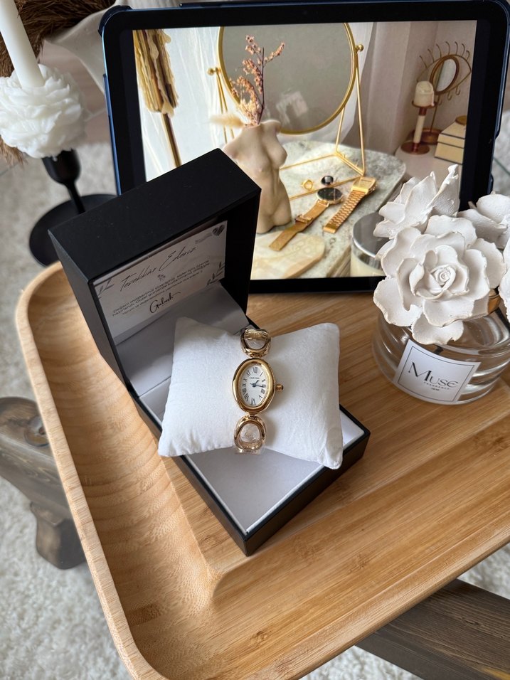 Zincir Detaylı Cartier Altın Renk Kadın Kol Saati - Görsel 2