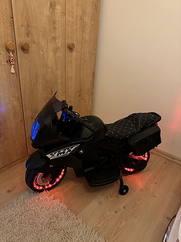 Beden siyah Renk Akülü motor