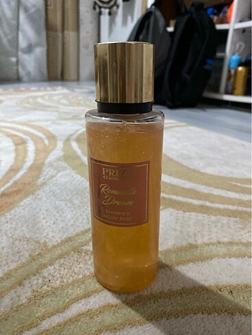 Body mist simli vücut spreyi